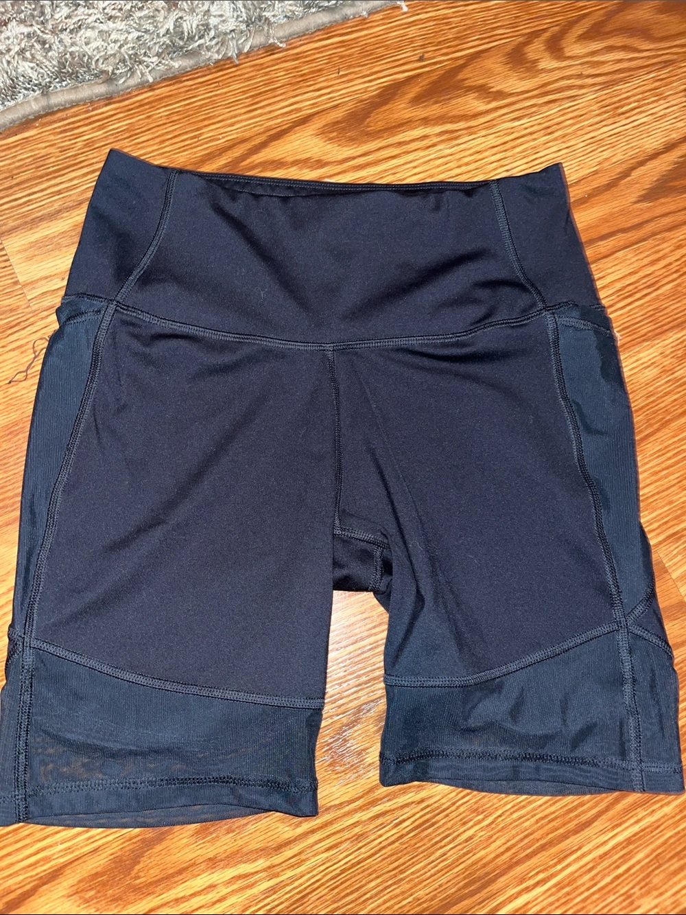 All in motion - High-Waist Black Women's Bike Shorts with mesh pockets and lower